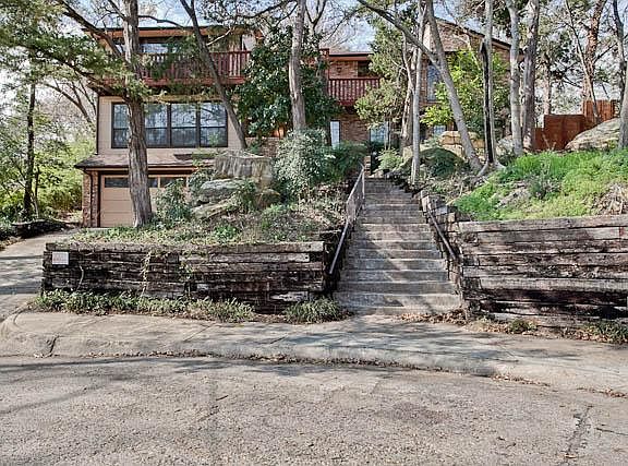 2nd image of 907 Stevens Wood Ct