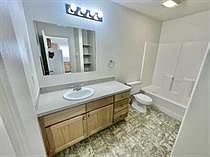 5th image of 950 Eve Dr APT 2