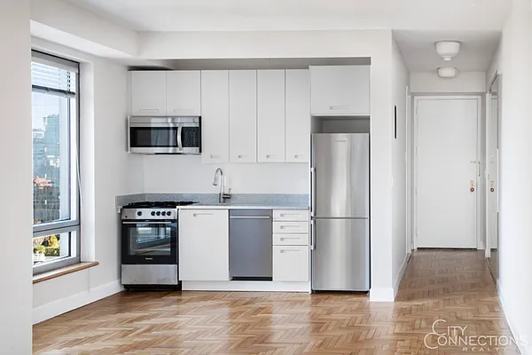 Rented by City Connections Realty | media 29