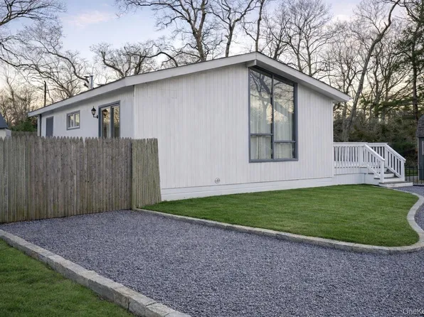 3 Louise Court, Hampton Bays, NY 11946