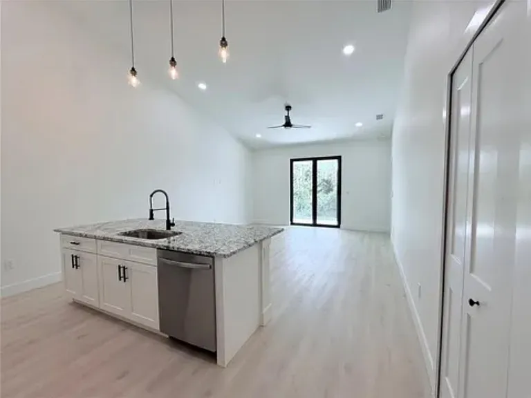 9483 Tacoma Ave — Photo 11