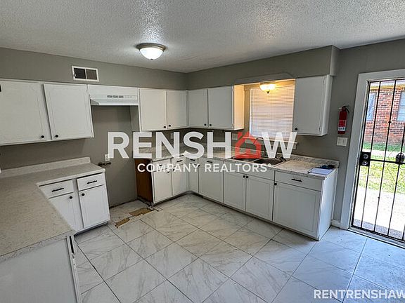 2nd image of 3216 S Mendenhall Rd APT 1A