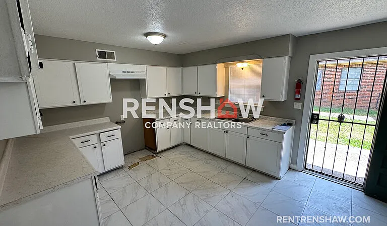 3216 S Mendenhall Rd #1A — Photo 2
