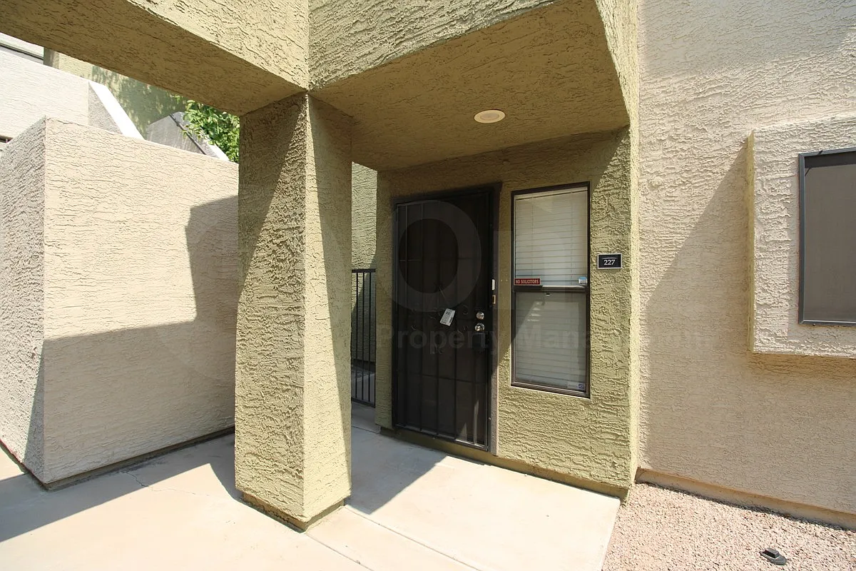 2 bed, 2.0 bath, 1026 sqft, $1,799 — Photo 2