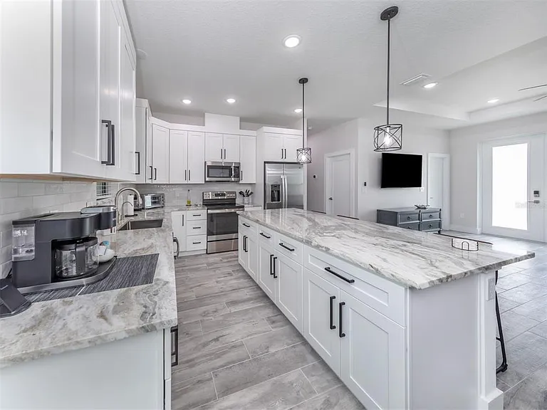 17566 De Miranda Ave — Photo 12