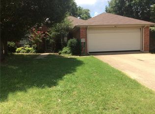 631 N Brookside Dr, Cedar Hill, TX 75104