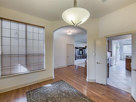 5th image of 2802 Park St