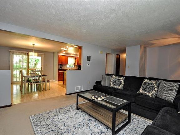 5th image of 637 Stamford Dr