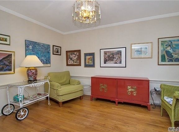 5th image of 239 Aspen St