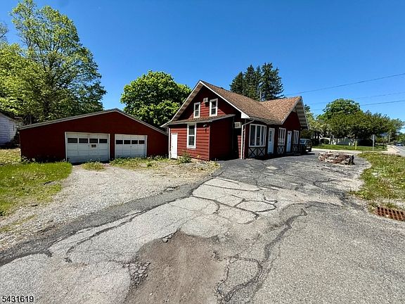 3rd image of 172 Sparta Ave