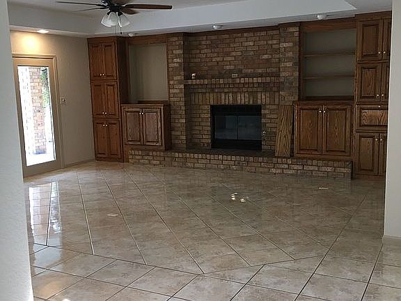Gas wood fp ceramic floor. 