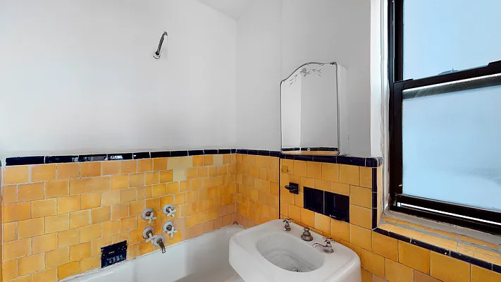 Sold by Chana Ofek, LREB | media 5