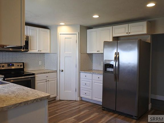 4th image of 3335 E County Line Rd