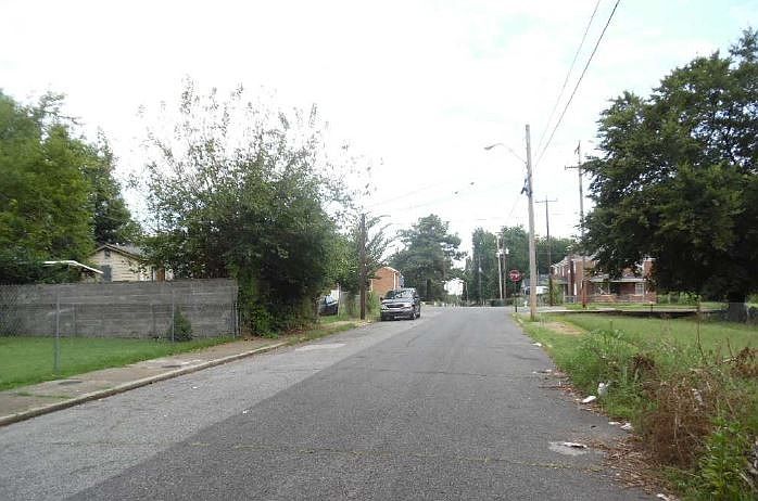 2nd image of 940 Alaska St