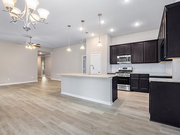 4th image of 221 Inwood Dr