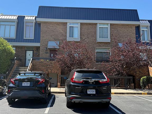 2nd image of 1605 S Hayes St #1