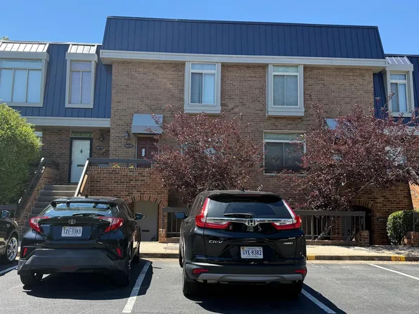 1605 S Hayes St #1, Arlington, VA 22202