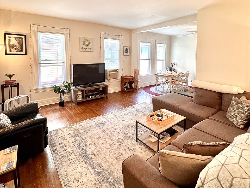 Spacious living room