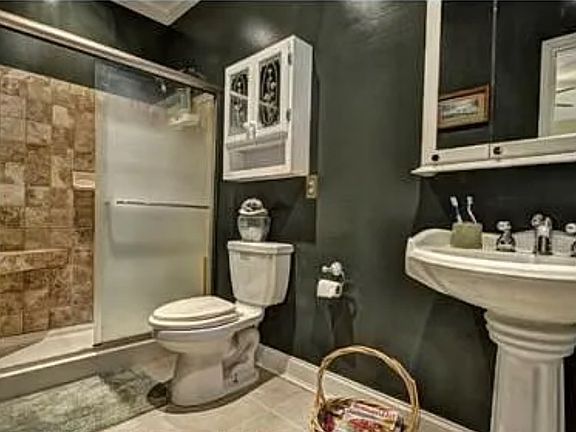 4th image of 3909 Renick Ln