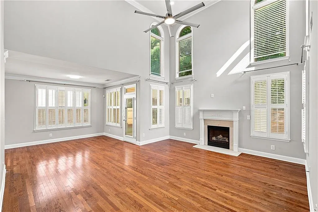 4 bed, 3.0 bath, 2904 sqft, $2,995 — Photo 1