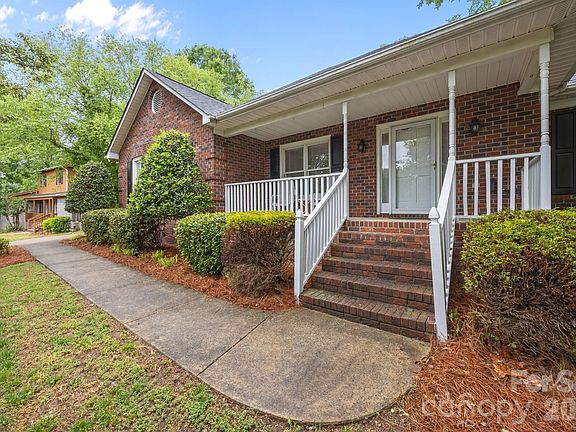 3rd image of 11331 Mendora Dr