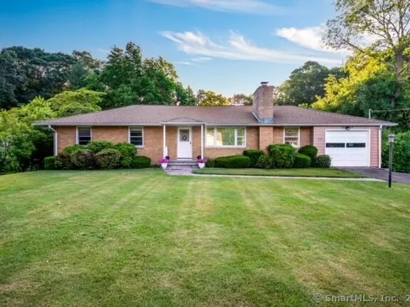 1090 Dunbar Hill Road, Hamden, CT 06514