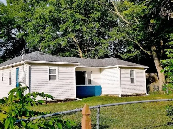 2039 Summit Dr, Oak Grove, MO 64075