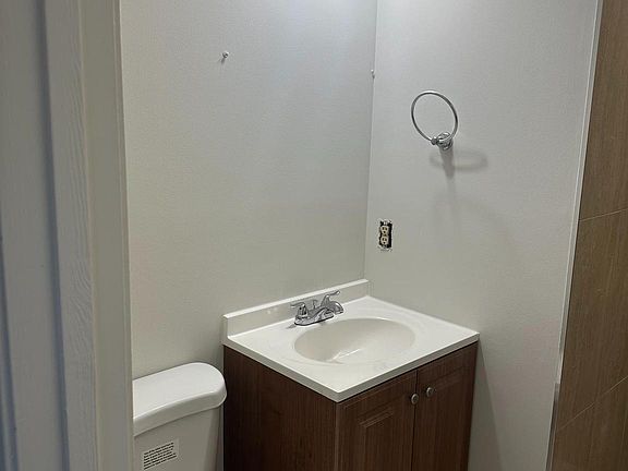 5th image of 6 Carriage House Cir
