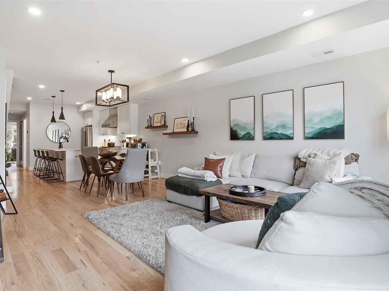 4 bed, 1685 sqft, $4,500 — Photo 3