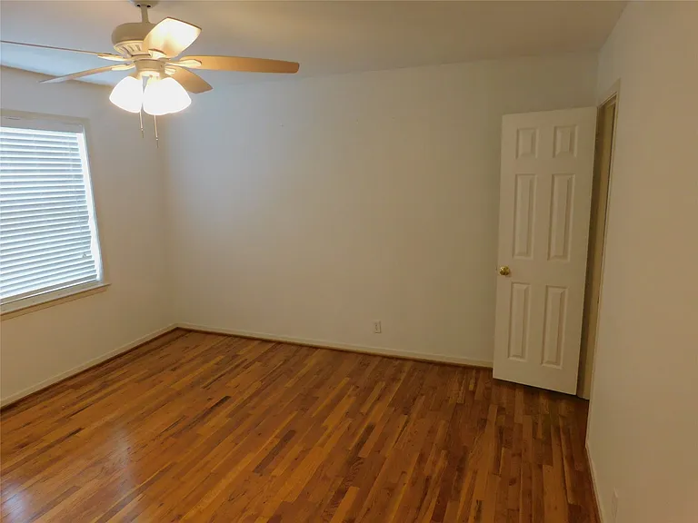 4906 N Hall St — Photo 11