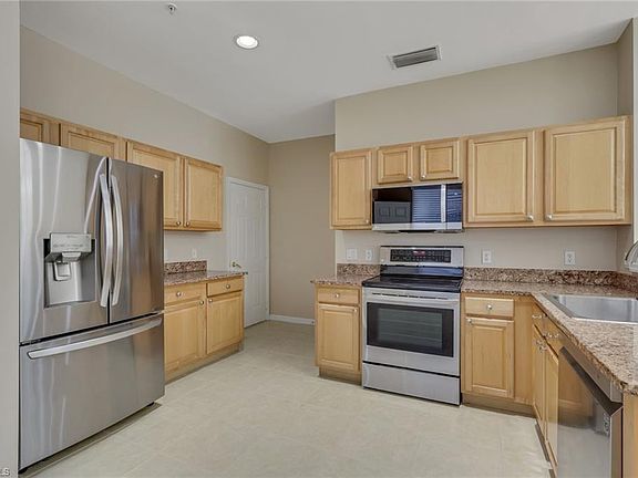 5th image of 1180 Oxford LN