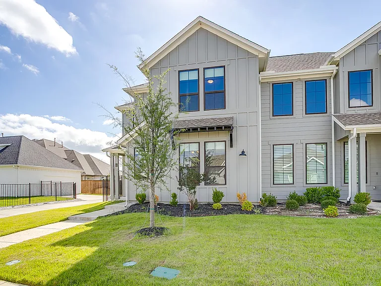 2113 Domingo Dr — Photo 3
