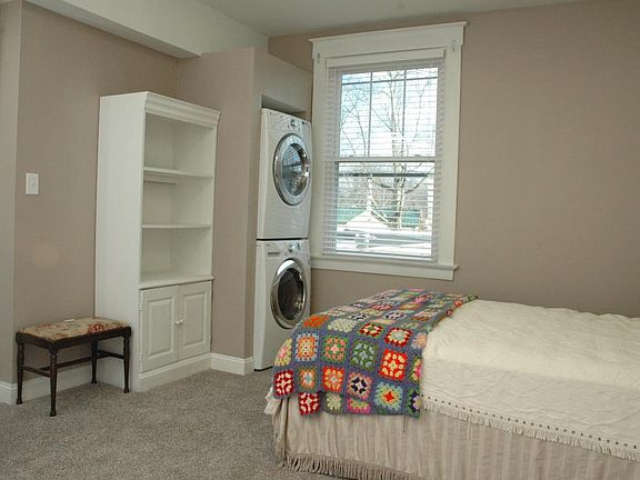 5th image of 18 Village Sq