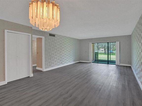 3rd image of 421 Lakeview Dr APT 102