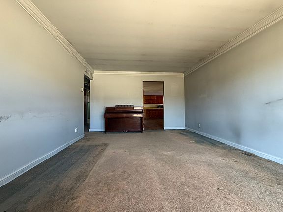 3rd image of 28 S Willow Way
