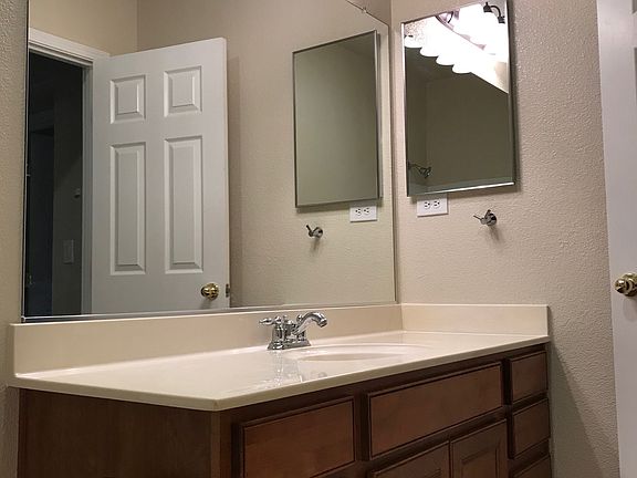 4th image of 1030 Sierra View Cir Unit 3