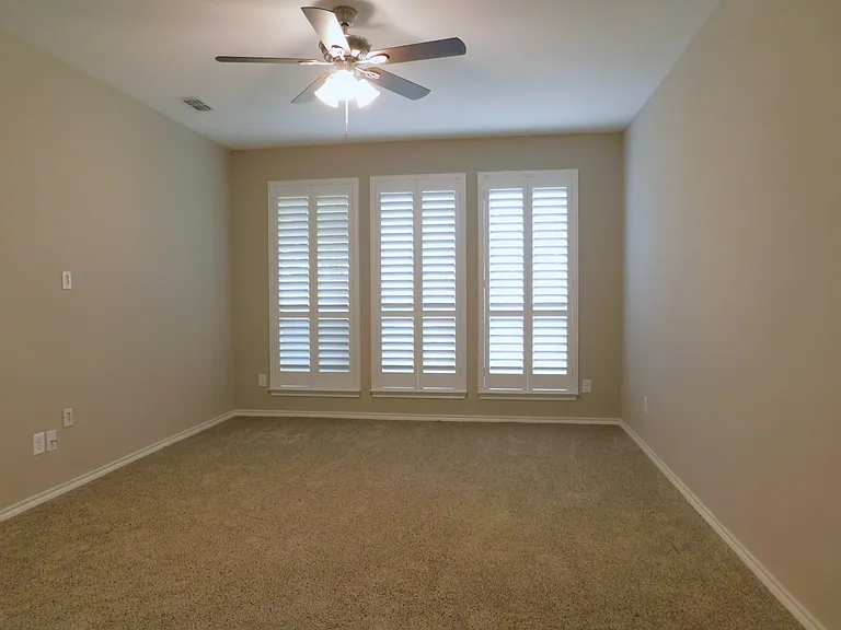 2401 Windhaven Dr — Photo 16