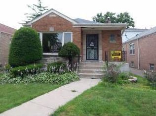 8936 S Paxton Ave, Chicago, IL 60617