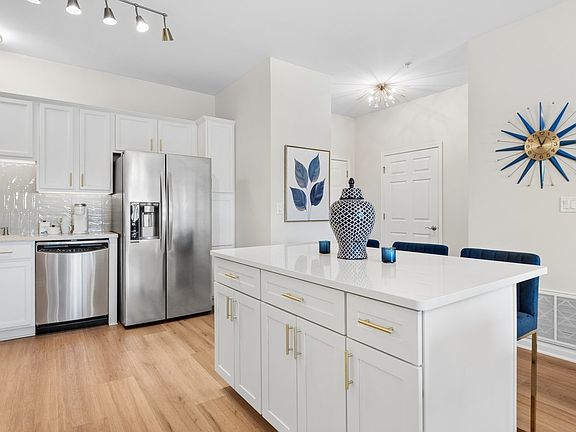 5th image of 3975 Idlewild Ln #103