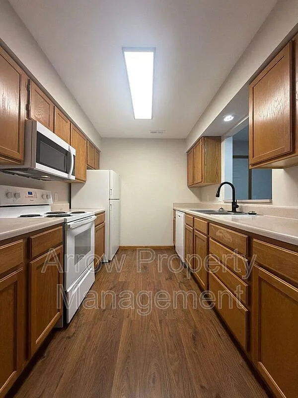 2 bed, 2.0 bath, $950 — Photo 1