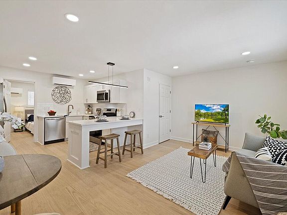 3rd image of 1309 Hudson Ave APT E3