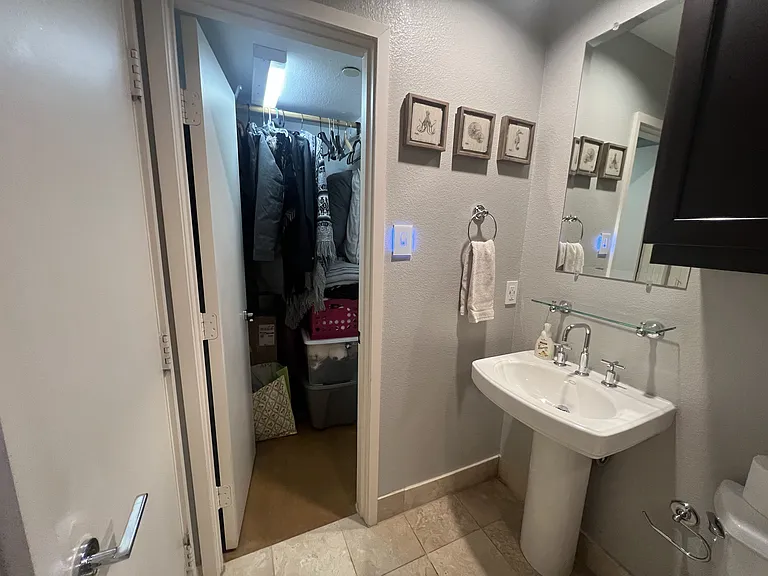 2411 N Hall St #6 — Photo 10