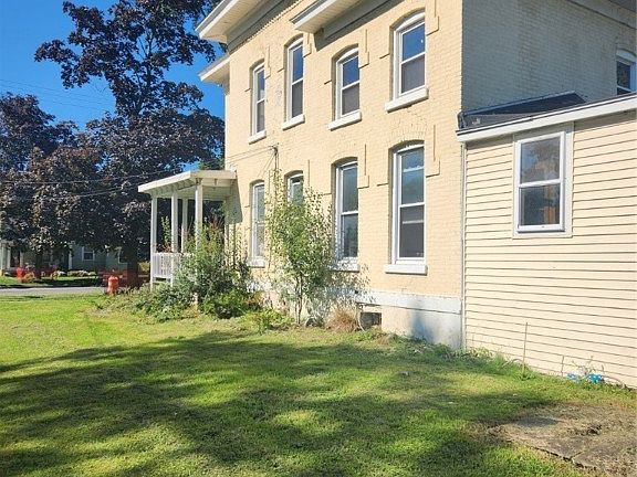 2nd image of 600 2nd St