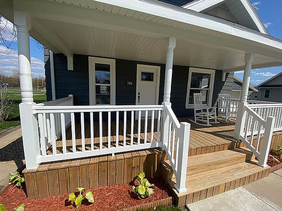 3rd image of 708 Beaver St