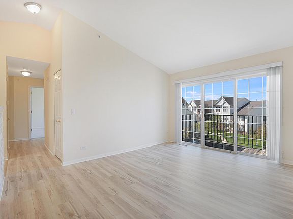 4th image of 670 Mill Cir #3