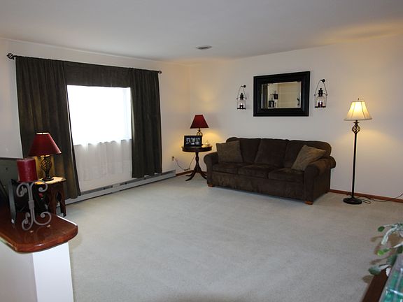 3rd image of 25 Valley Dr