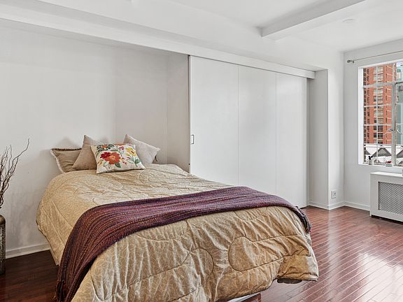5th image of 320 E 42nd St APT 1903