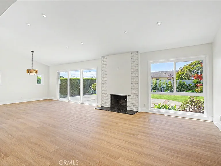 6917 Clovercliff Dr — Photo 5