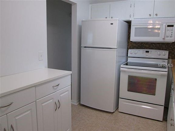 5th image of 2232 Greenwich Dr