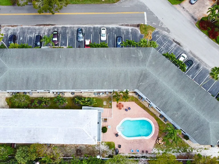 Chelsea Manor Apartments — Photo 1